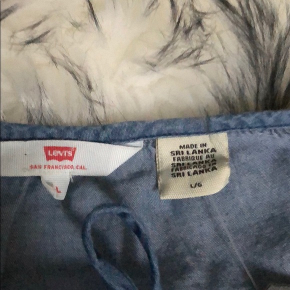 Levis Women. LESLIE TOP BLUE Nwt. - Picture 4 of 7